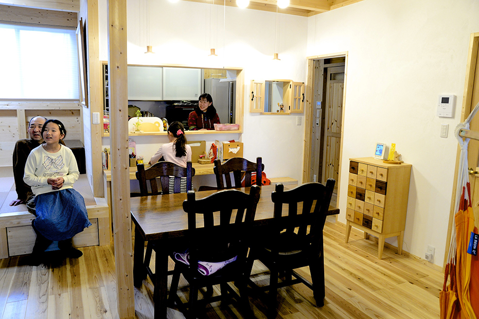加古川市で新築注文住宅の施工実績が豊富な工務店の施工事例(ダイニング)