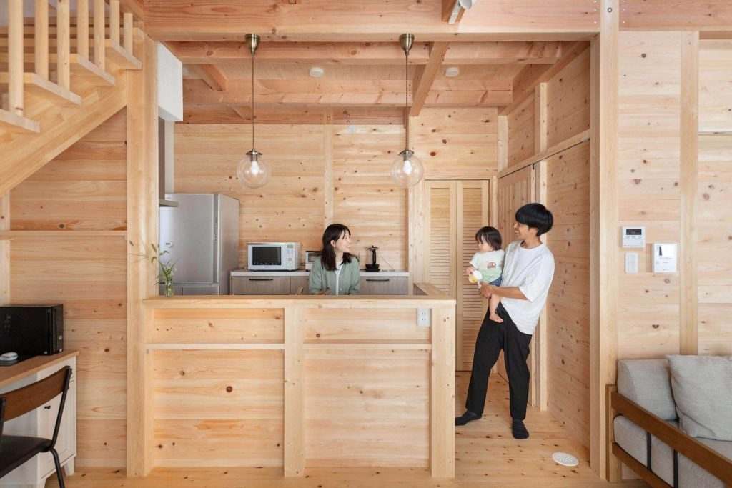兵庫県のおしゃれな新築平屋住宅施工事例・対面キッチンを設置し、家族とのコミュニケーション