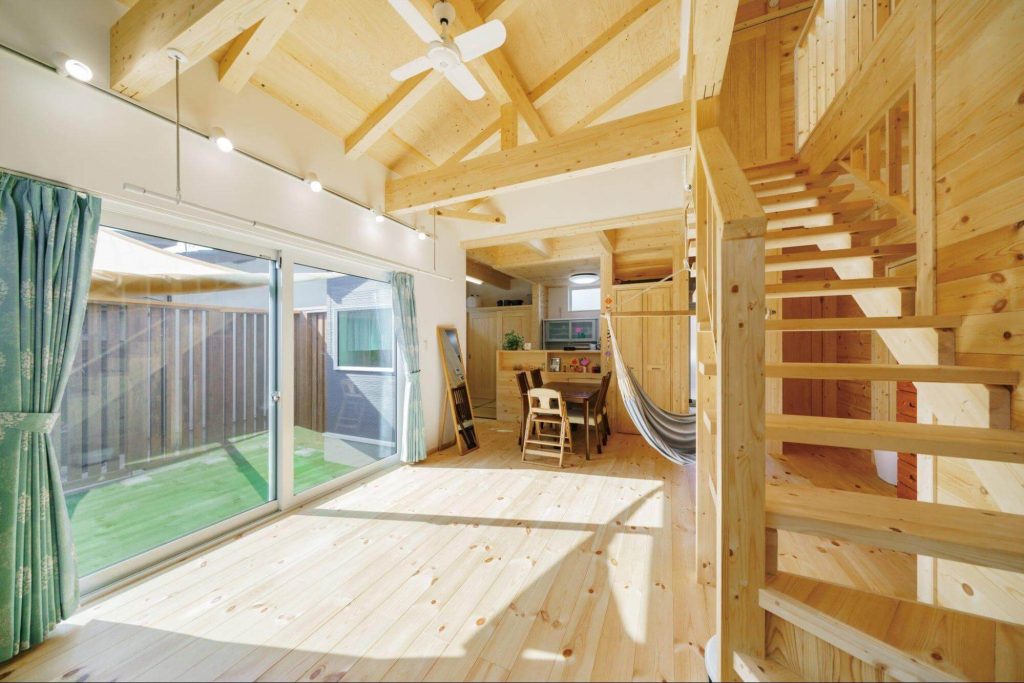 兵庫県のおしゃれな新築平屋住宅施工事例・プライベートな中庭をL字型に囲んだ間取りが特徴