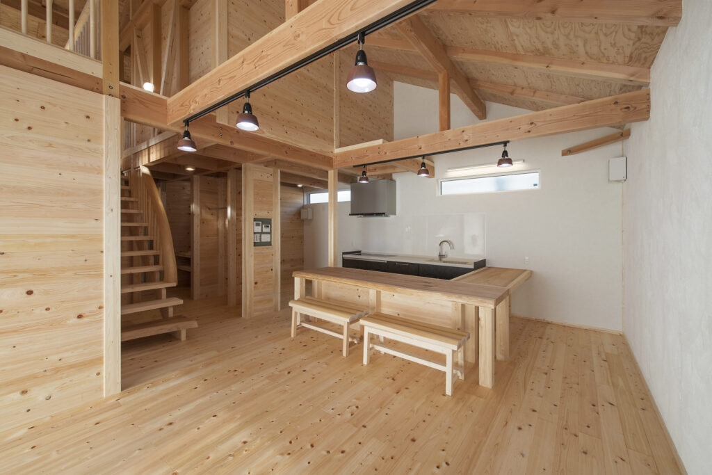 人が自然と集まる、木の心地よさに包まれた住まい。